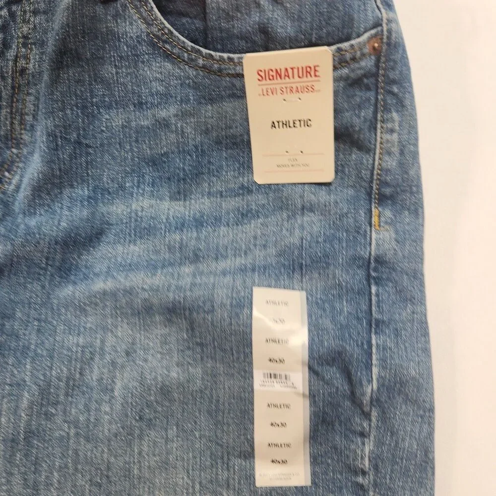 Levi's Strauss Signature Jeans Athletic Fit Size 40 x 30 Medium Wash Blue Denim